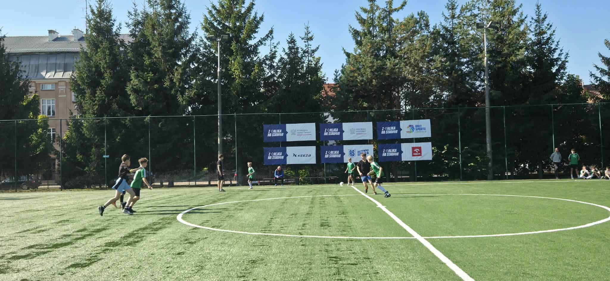 z orlika na stadion